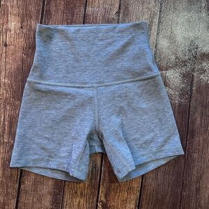 🍃 lululemon Align Shorts 6” – Size 0 (Heathered Grey)